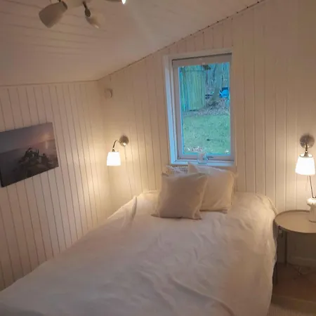 Charming Summer House On Natural Grounds بيت للعطل