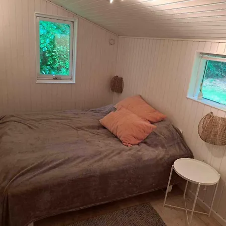 בית נופש Charming Summer House On Natural Grounds