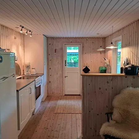 Charming Summer House On Natural Grounds هالس